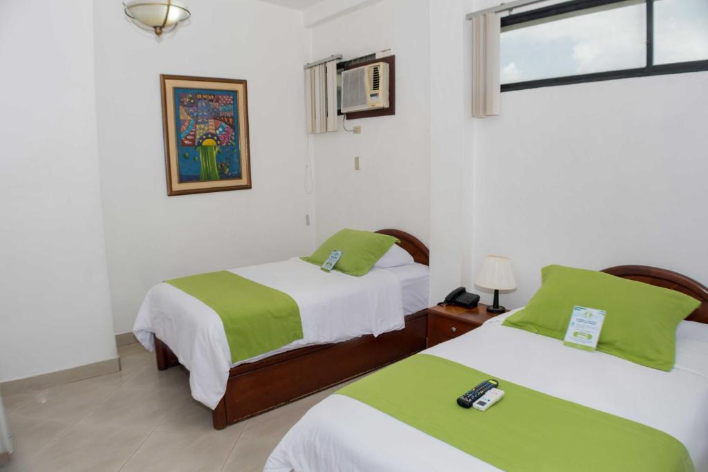 Postel nebo postele na pokoji v ubytování Hotel Castell - Cerca Del Aeropuerto