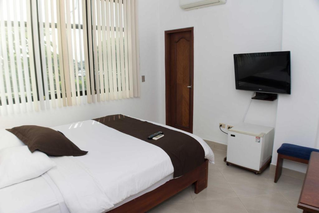 Postel nebo postele na pokoji v ubytování Hotel Castell - Cerca Del Aeropuerto