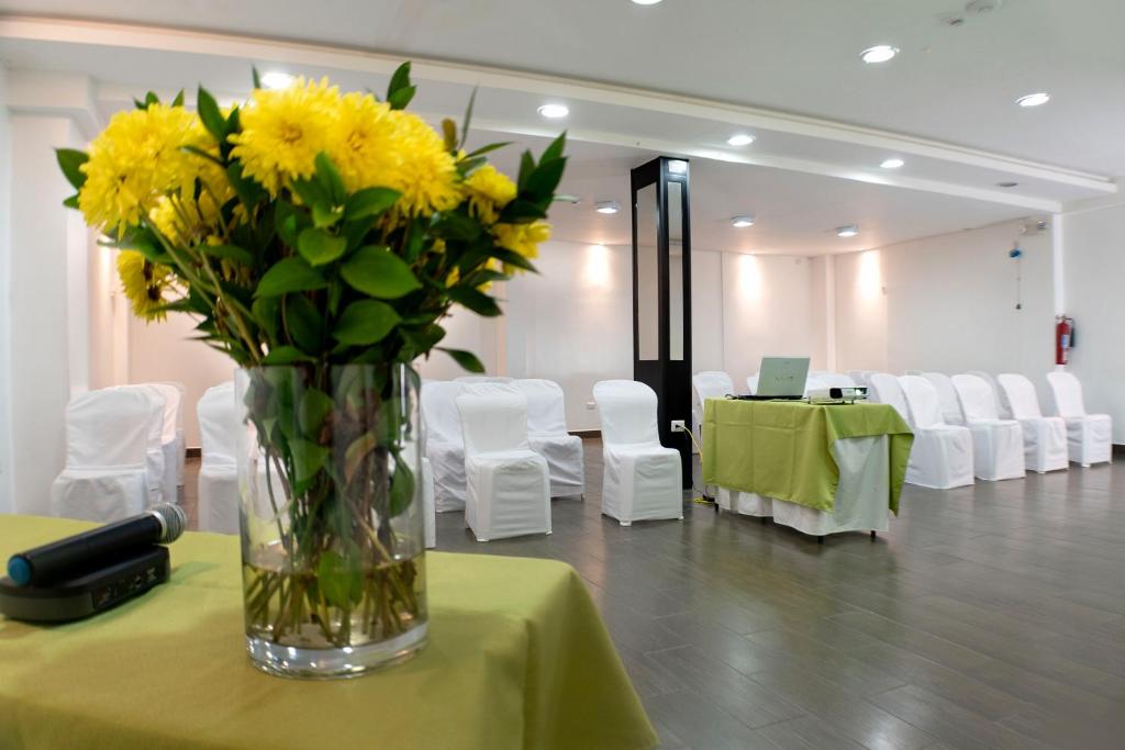 Posezení v ubytování Hotel Castell - Cerca Del Aeropuerto