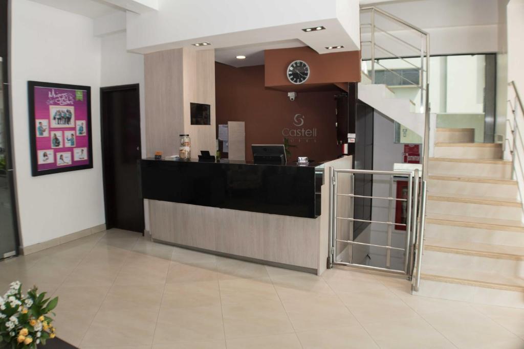 Vstupní hala nebo recepce v ubytování Hotel Castell - Cerca Del Aeropuerto