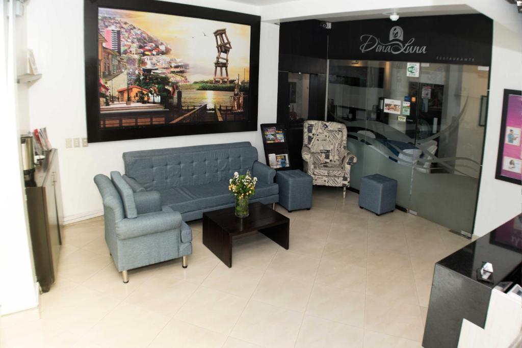 Posezení v ubytování Hotel Castell - Cerca Del Aeropuerto