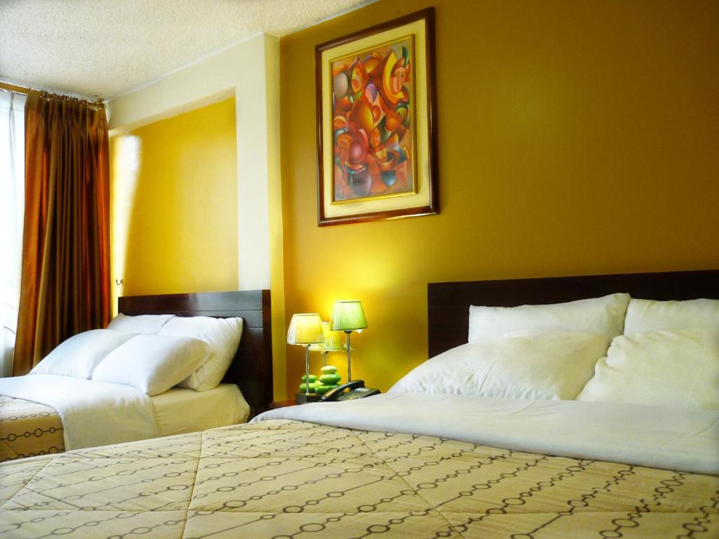Postel nebo postele na pokoji v ubytování Hostal El Roble