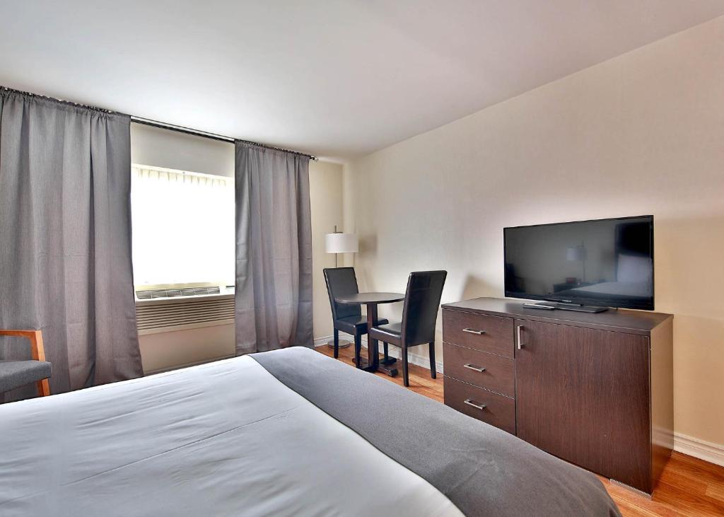 TV a/nebo společenská místnost v ubytování Hotel Newstar Montréal