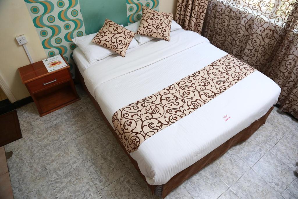 Postel nebo postele na pokoji v ubytování Hotel Embassy