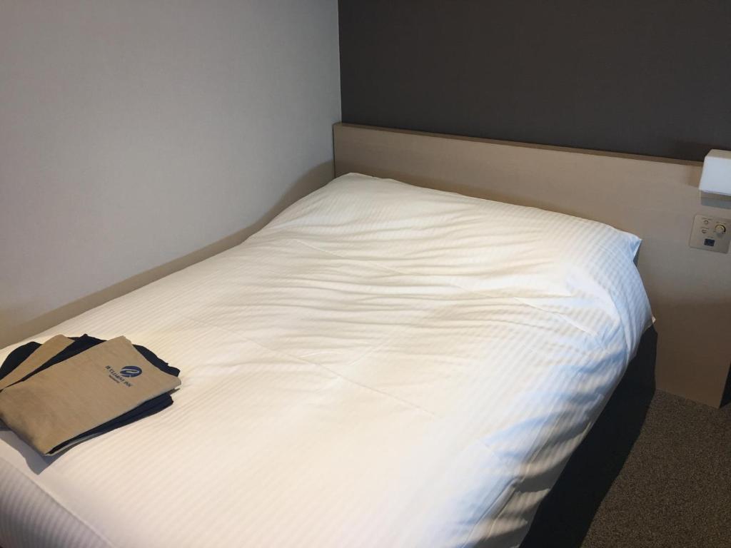 Postel nebo postele na pokoji v ubytování JR Clement Inn Takamatsu
