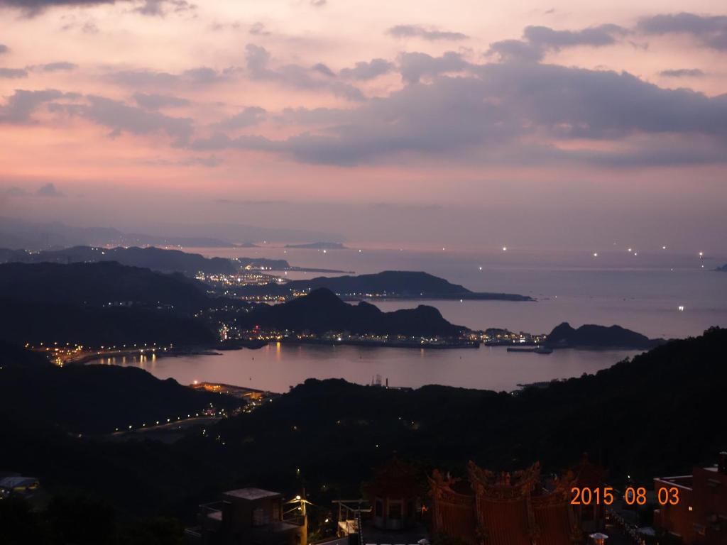 a view of a body of water at dusk at Kao Mama B&amp;B in Jiufen