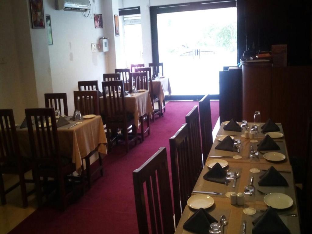 Restaurace v ubytování Creek Hotel - Panaji