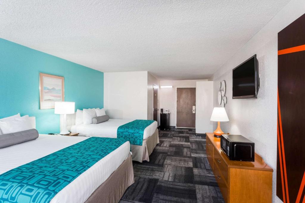 Howard Johnson by Wyndham Winter Haven FL photo