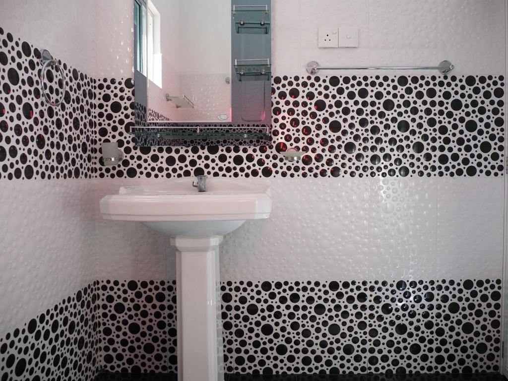 Kandyan White Holiday Homes - 7