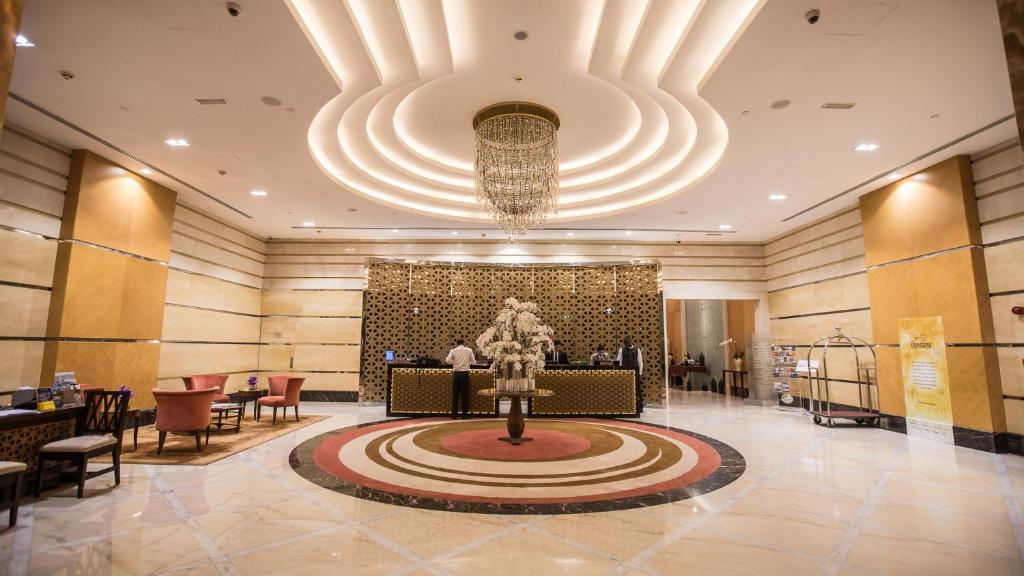 Лобби или стойка регистрации в La Suite Dubai Hotel & Apartments