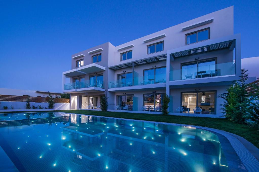 Basen w obiekcie Mary Hotel & Mary Royal Suites lub w pobliżu