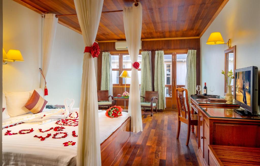 TV a/nebo společenská místnost v ubytování Ta Prohm Hotel & Spa