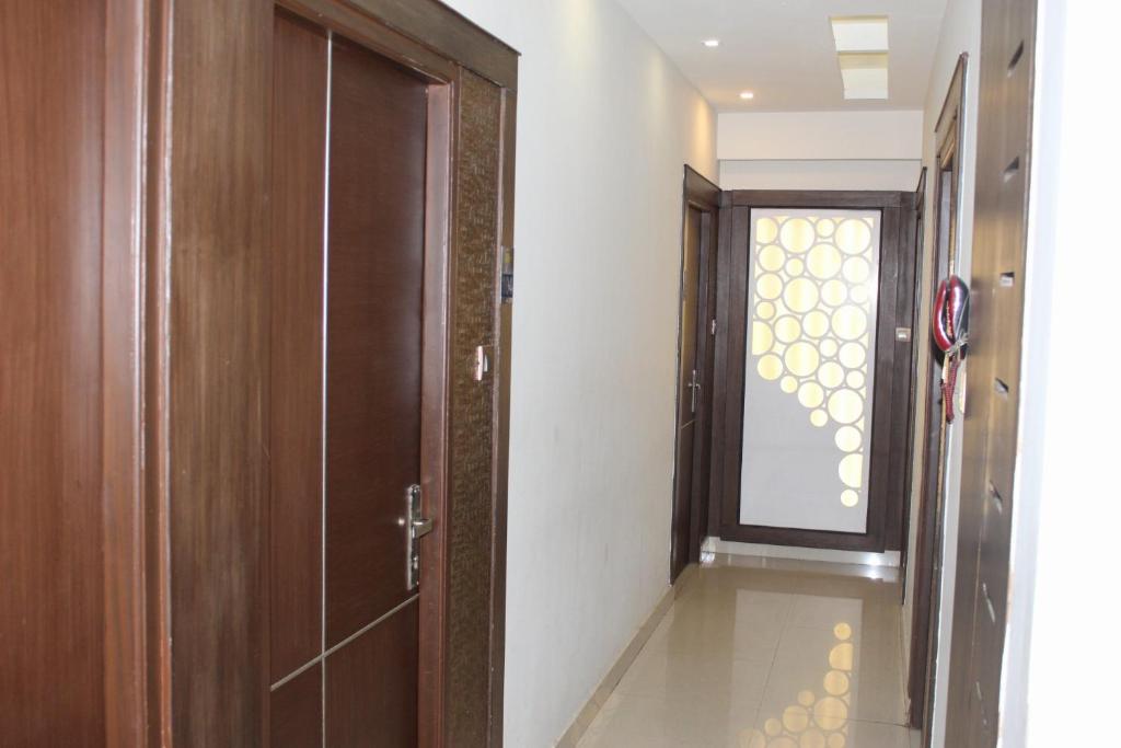 Fotografie z fotogalerie ubytování SKY GATE HOTEL Near Apollo MAIN, Women's & Children's US Consulate Sankara Netralaya Goethe Institute PrestigePalladium Shastri Bhavan Senmozhi Poonga Raj Ratnam Stadium TAJ Coromandal India Oil Bhavan Dr Mohan's Diabetics VAC Chennai v destinaci Čennaí