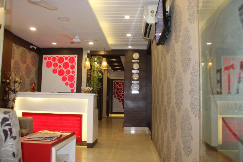 Fotografie z fotogalerie ubytování SKY GATE HOTEL Near Apollo MAIN, Women's & Children's US Consulate Sankara Netralaya Goethe Institute PrestigePalladium Shastri Bhavan Senmozhi Poonga Raj Ratnam Stadium TAJ Coromandal India Oil Bhavan Dr Mohan's Diabetics VAC Chennai v destinaci Čennaí