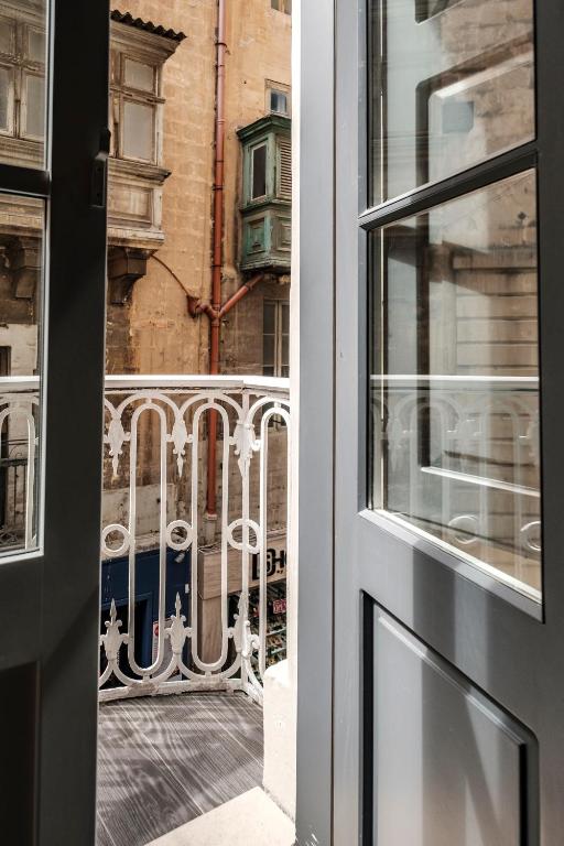 Jean de Valette Boutique Living - Tritoni - Studio Apartment With Balcony