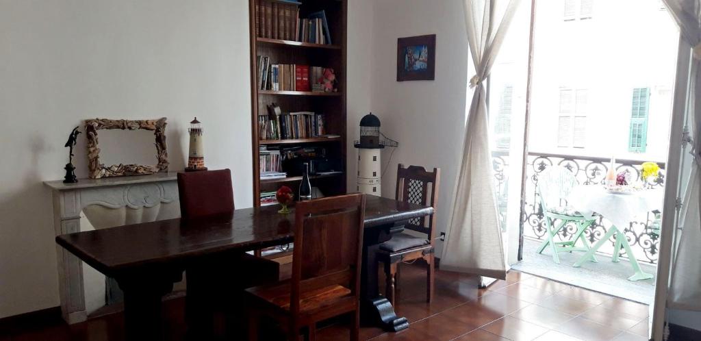 Knižnica v apartmáne