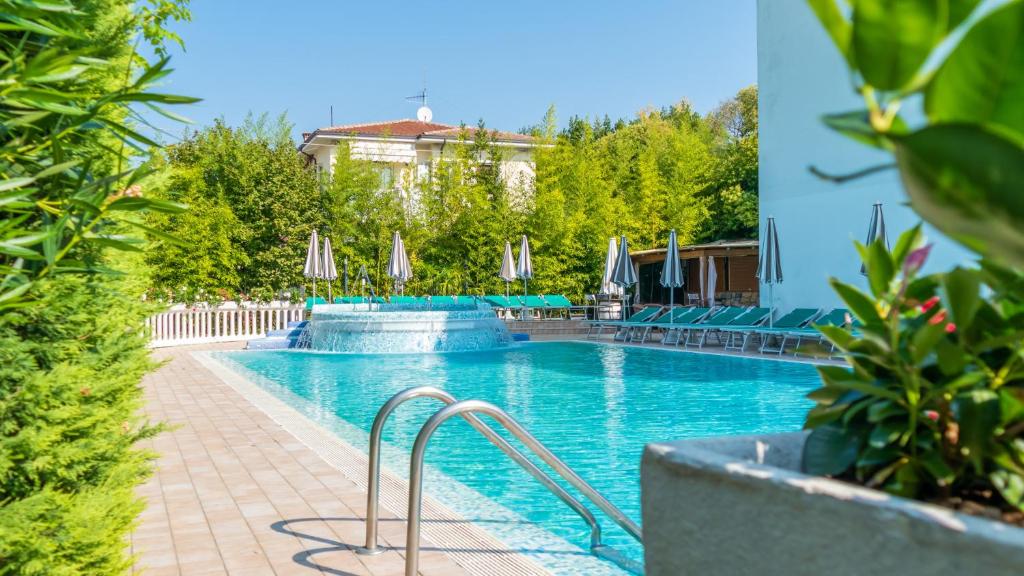 Bazén v ubytování Hotel Smeraldo nebo v jeho okolí