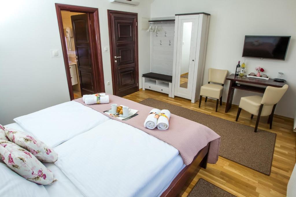 B&B Lady of the Lake - Double Or Twin Room With Garden View