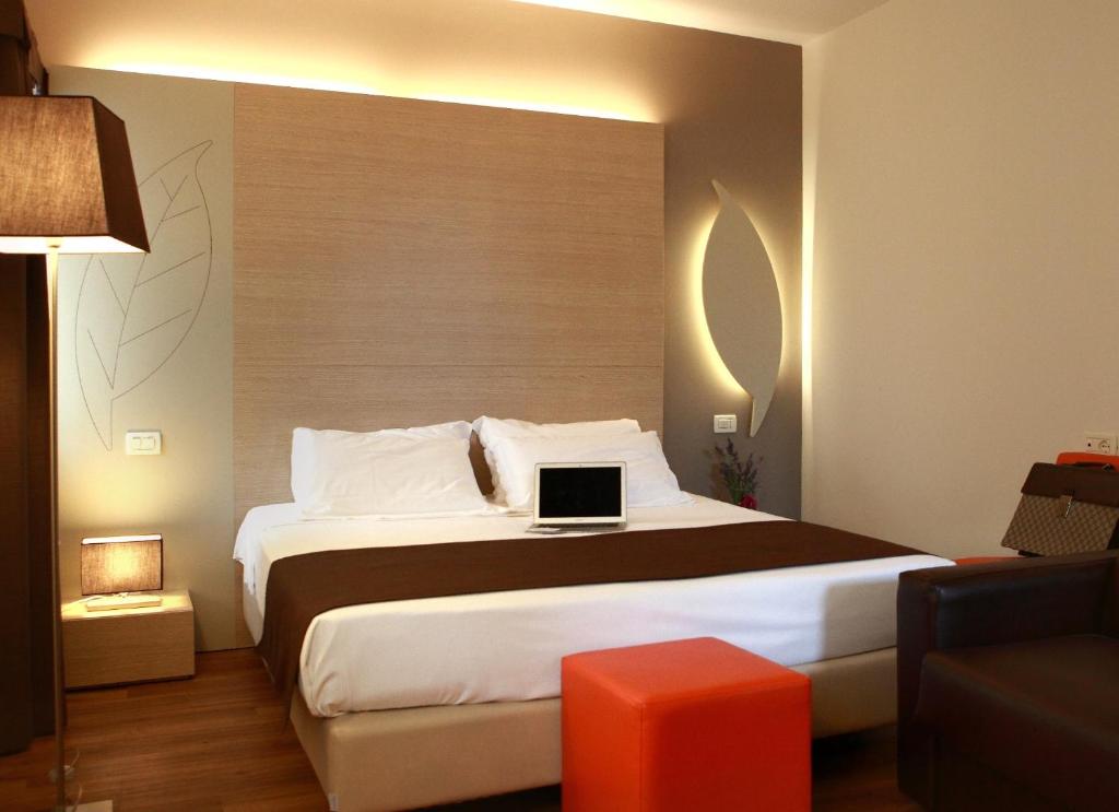 Łóżko lub łóżka w pokoju w obiekcie Hotel Colonne
