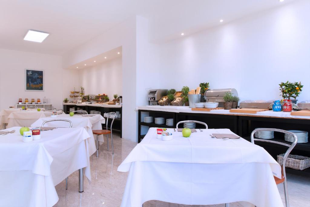 Restauracja lub miejsce do jedzenia w obiekcie CDH Hotel Modena