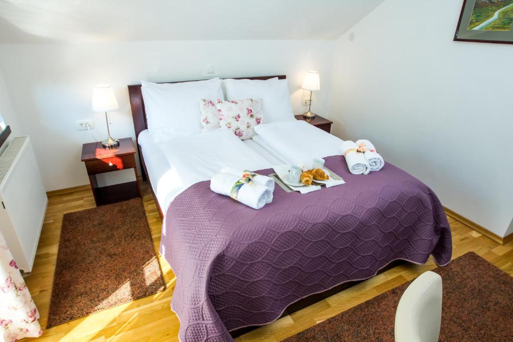 B&B Lady of the Lake - Standard Double Room With Forest View