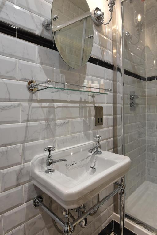 The Aston Tavern - Resim 8