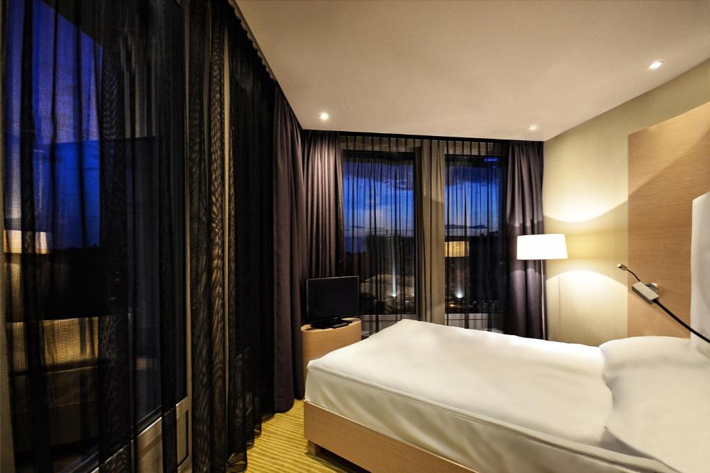 Sound Garden Hotel Airport - Resim 12