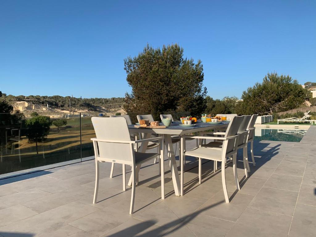 A balcony or terrace at Villa las Colinas Golf Resort
