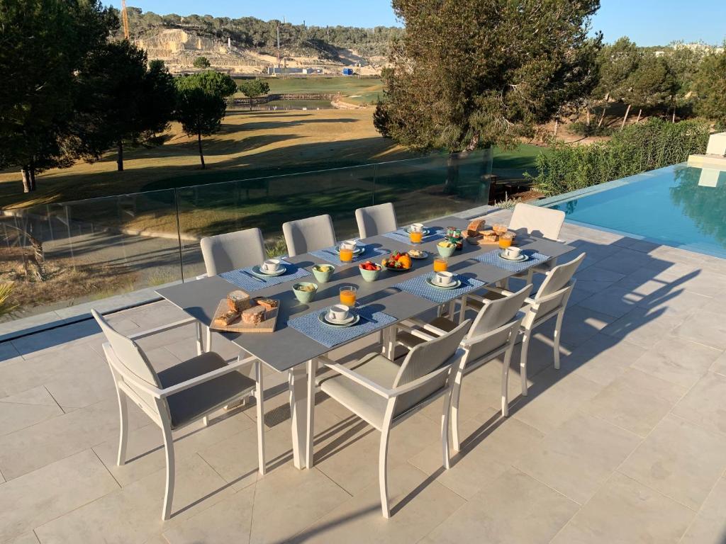The swimming pool at or close to Villa las Colinas Golf Resort