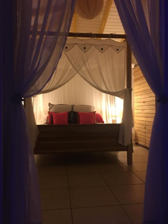 Postel nebo postele na pokoji v ubytování Au Bel'vue chez Sandrine "Gite & Chambre d'hôtes"