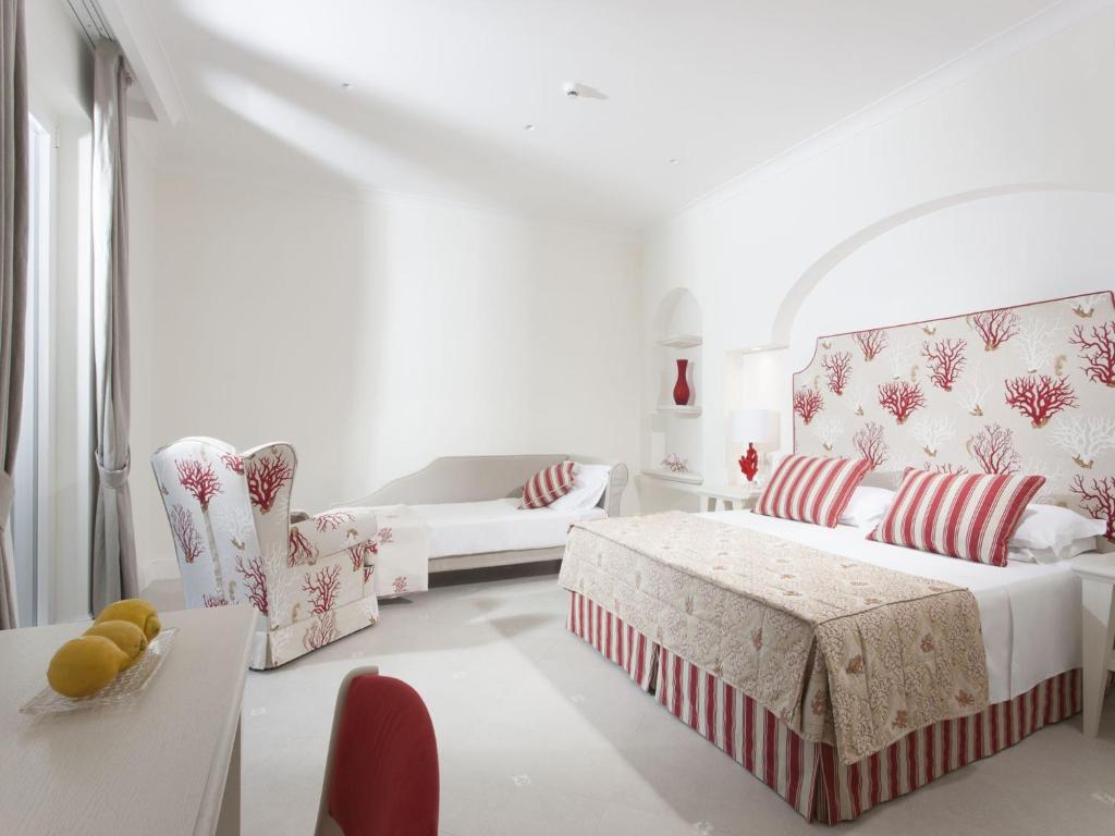 Postel nebo postele na pokoji v ubytování Hotel Corallo Sorrento