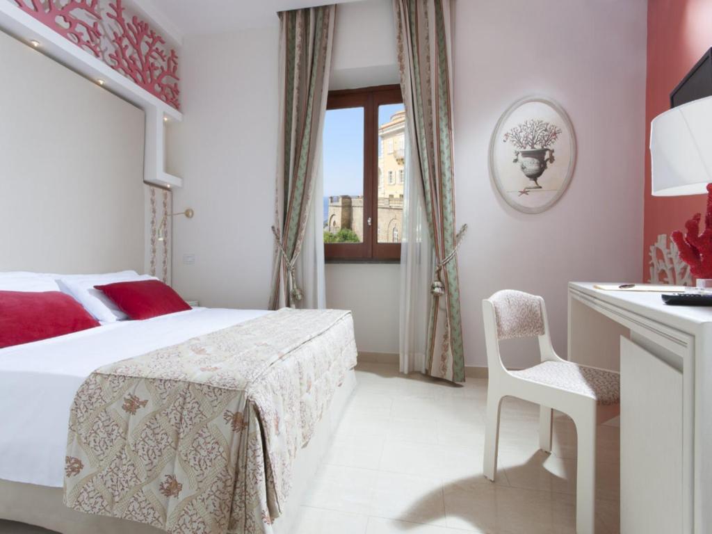 Postel nebo postele na pokoji v ubytování Hotel Corallo Sorrento