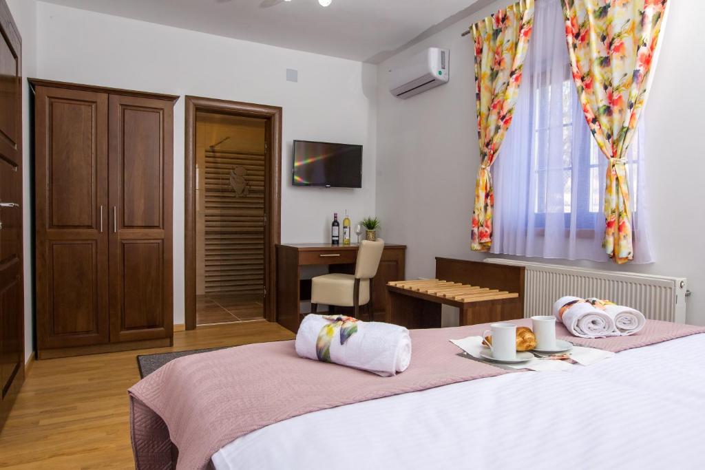 B&B Lady of the Lake - Deluxe Double Or Twin Room With Forest View