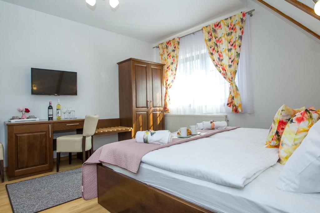 B&B Lady of the Lake - Deluxe Double Or Twin Room With Forest View