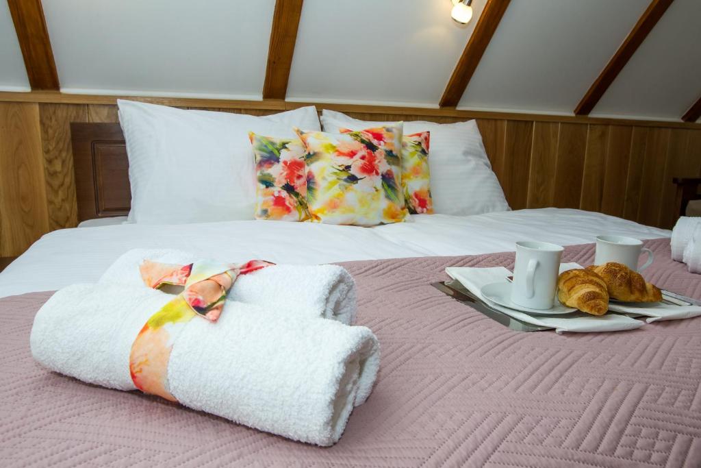 B&B Lady of the Lake - Deluxe Double Or Twin Room With Forest View
