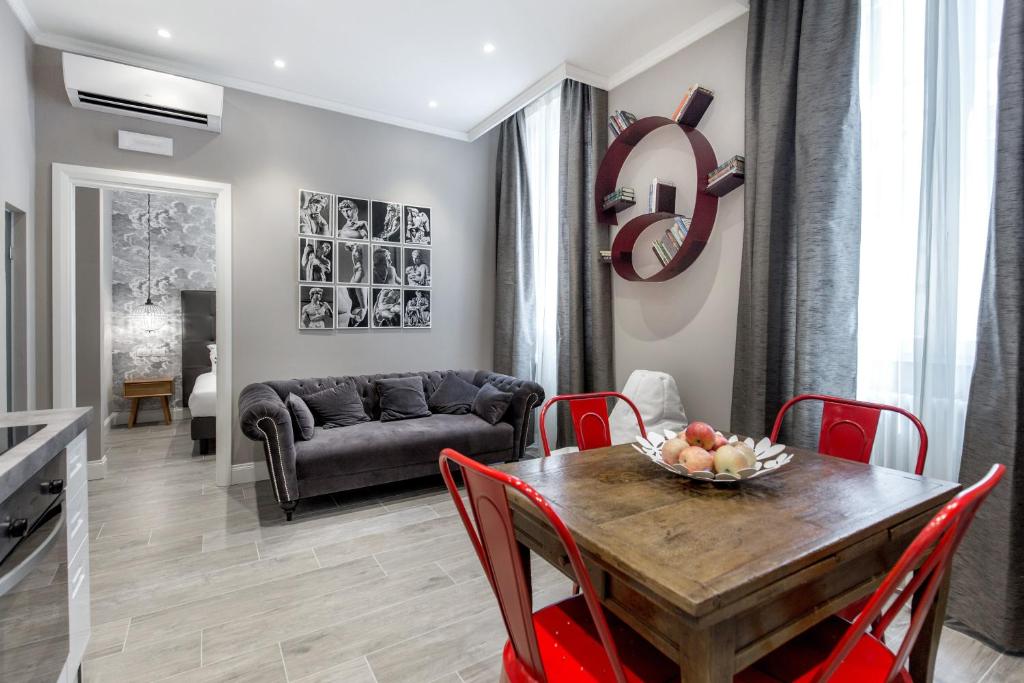 Χώρος καθιστικού στο Bell Tower Apartments with View