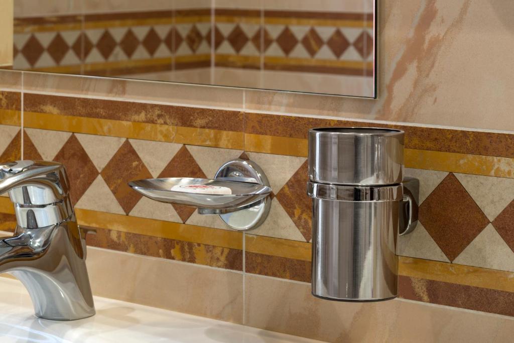 Lancaster Hotel - 10