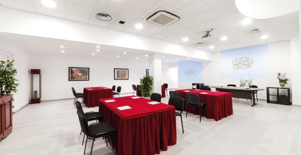 The business area and/or conference room at Hotel La Locanda Dei Ciocca