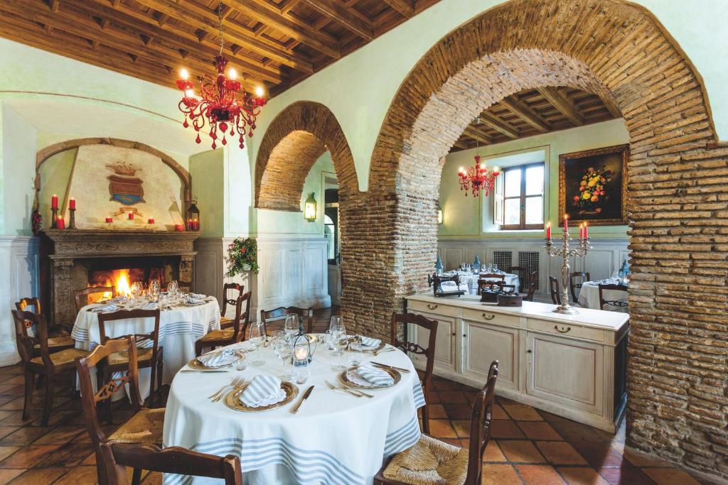 A kitchen or kitchenette at Hotel La Locanda Dei Ciocca