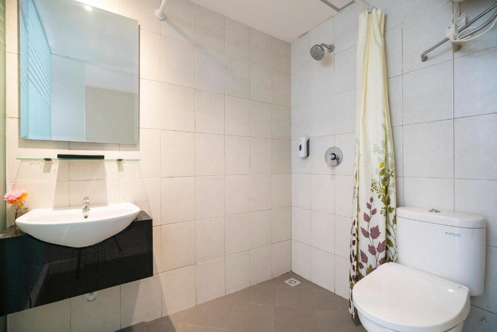The Gloria Suites Grogol - Superior Double Or Twin Room
