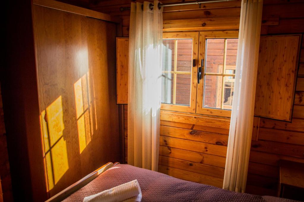 Postel nebo postele na pokoji v ubytování xisto camping
