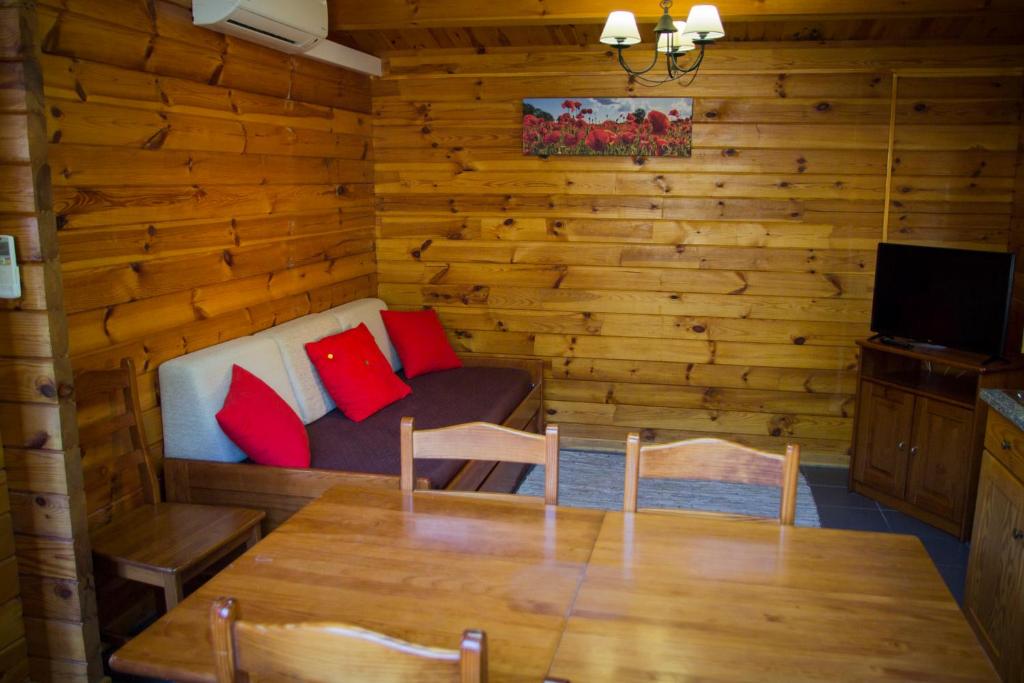 TV a/nebo společenská místnost v ubytování xisto camping