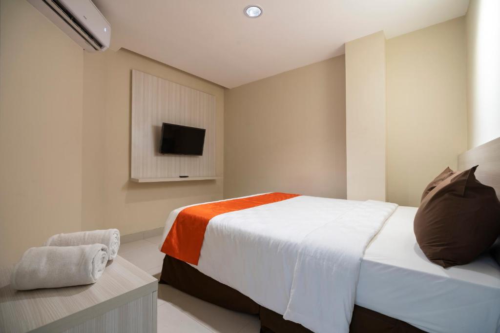 The Gloria Suites Grogol - Deluxe Room