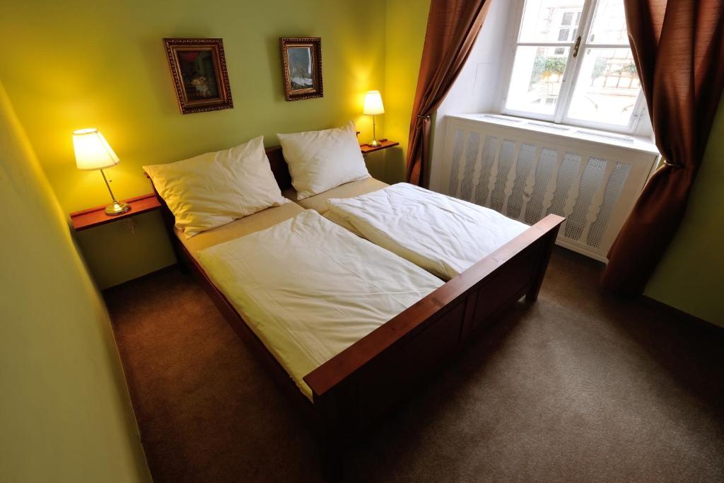 Zámek Nové Město nad Metují - Suite“ Dobenin的Josef Barton”