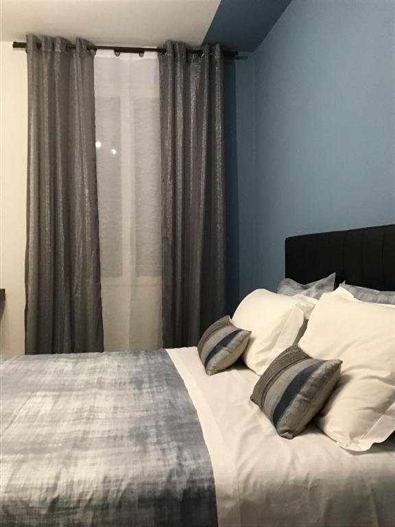 Una cama o camas en una habitación de Hotel Moniga