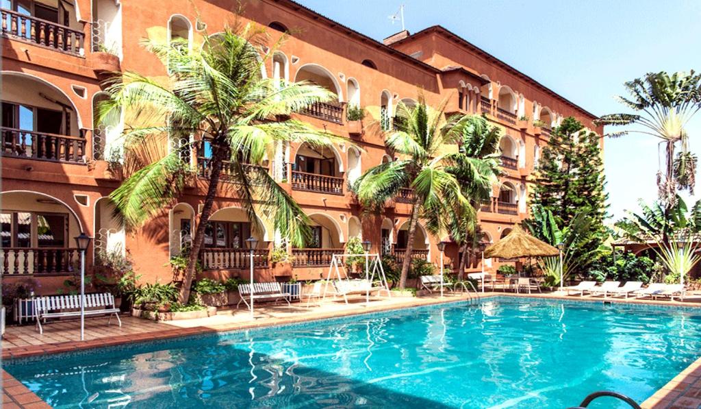 Bazén v ubytování Hôtel L'Auberge nebo v jeho okolí