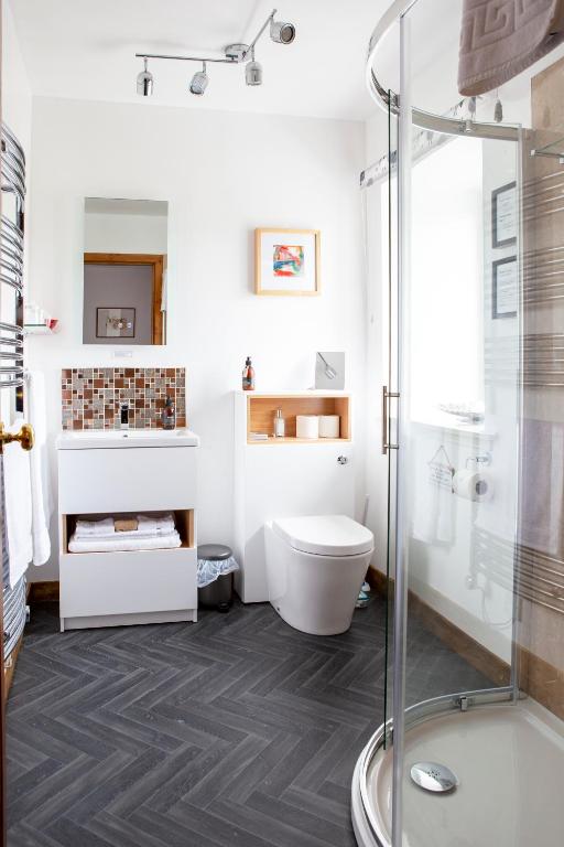 a bathroom with a shower and a toilet at Ceol na Mara Guest House in Tarbert