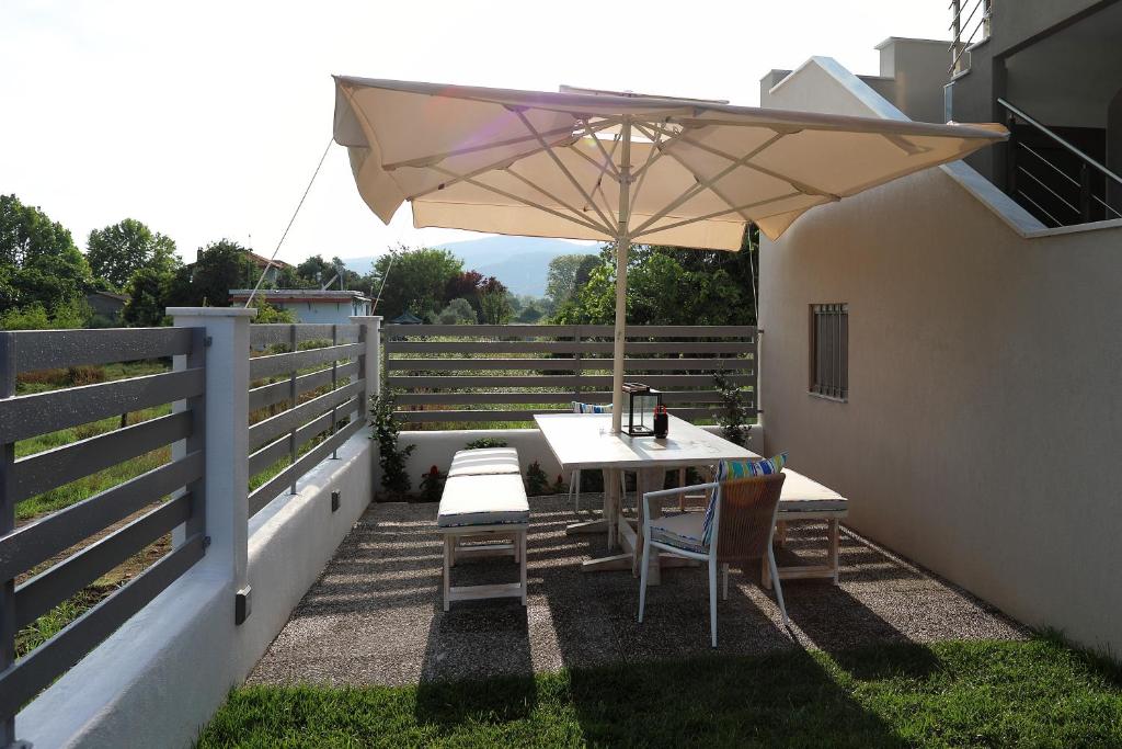 Balkón nebo terasa v ubytování Kallini Apartments