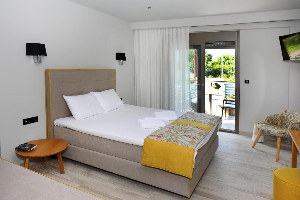 Postel nebo postele na pokoji v ubytování Kallini Apartments