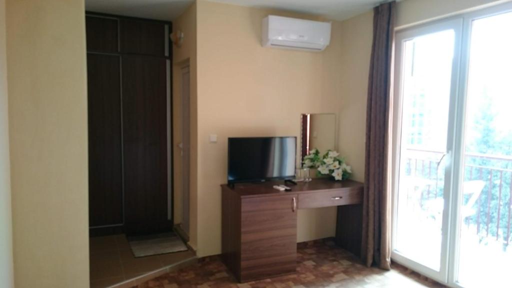 TV a/nebo společenská místnost v ubytování Hotel Sapphire